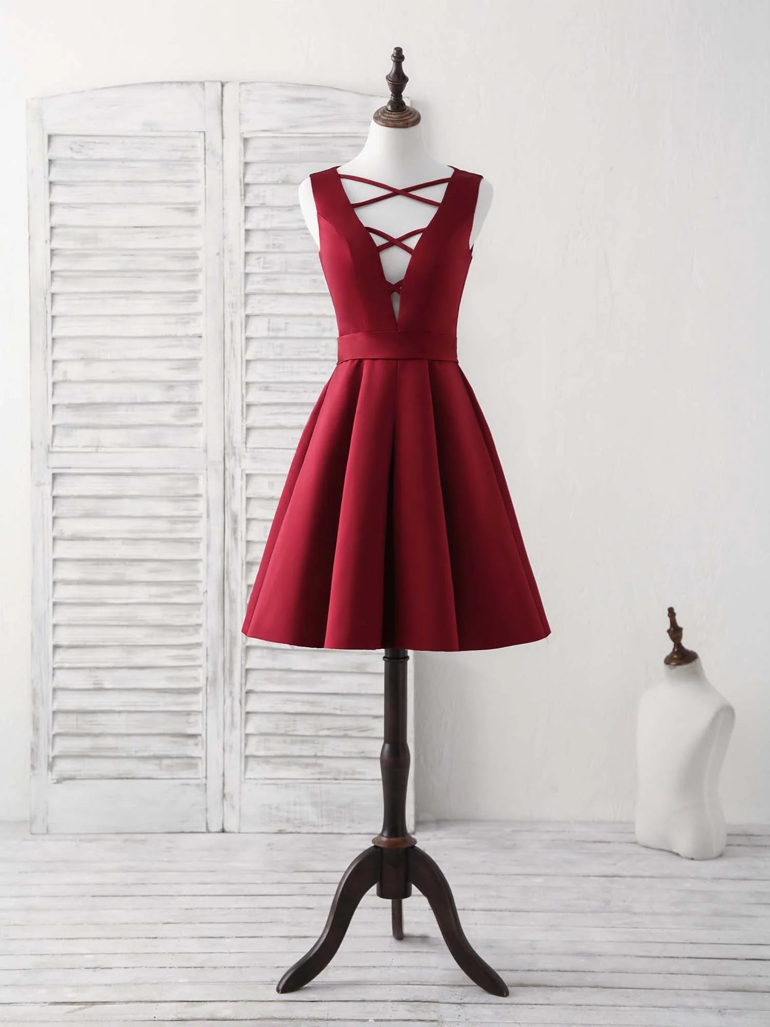 Buyishang Simple V Neck Burgundy Short Prom Dress Satin Homecoming Dress Bridesmaid dress shop